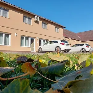 Park 84 Vendeghaz Guest house